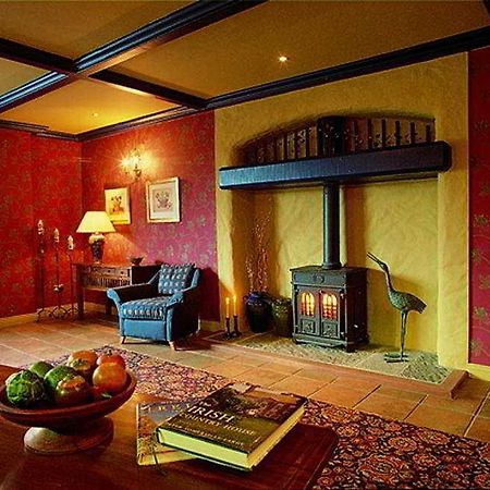 Whitegates Pub & Accommodation Killarney Bagian luar foto
